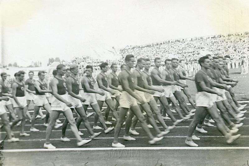 KKE 3463.jpg - Sparakiada zeszeń sportowych w lekkiej atletyce w Warszawie, 1952 r.